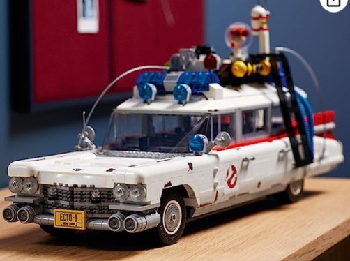 Lego ghostbusters ecto-1 displayed. Image Links to Amazon marketplace