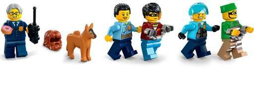 Image of the minifigures included with the set 