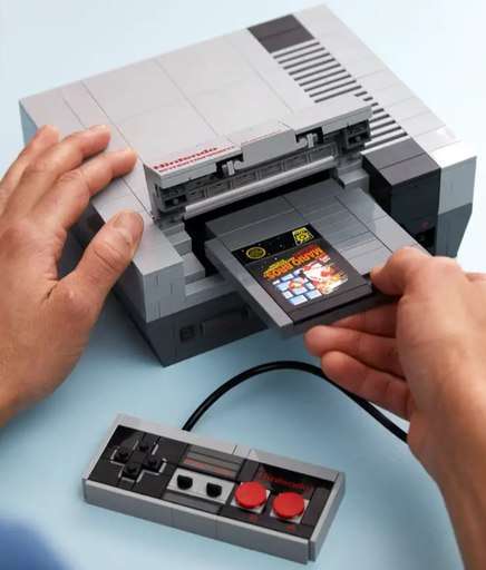 Image of the buildable Game Pak and slot from the LEGO Super Mario Nintendo set, highlighting its authentic retro gaming features.