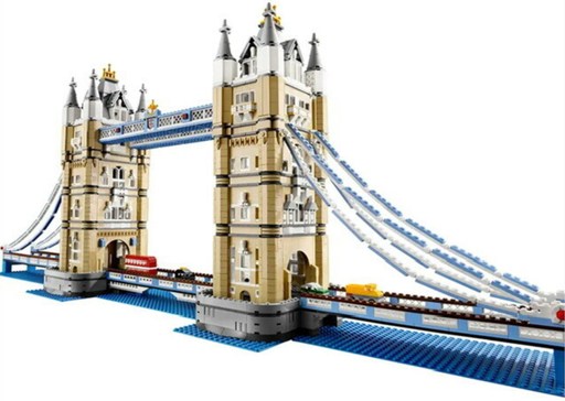 Side view image of the Lego Tower Bridge Set.